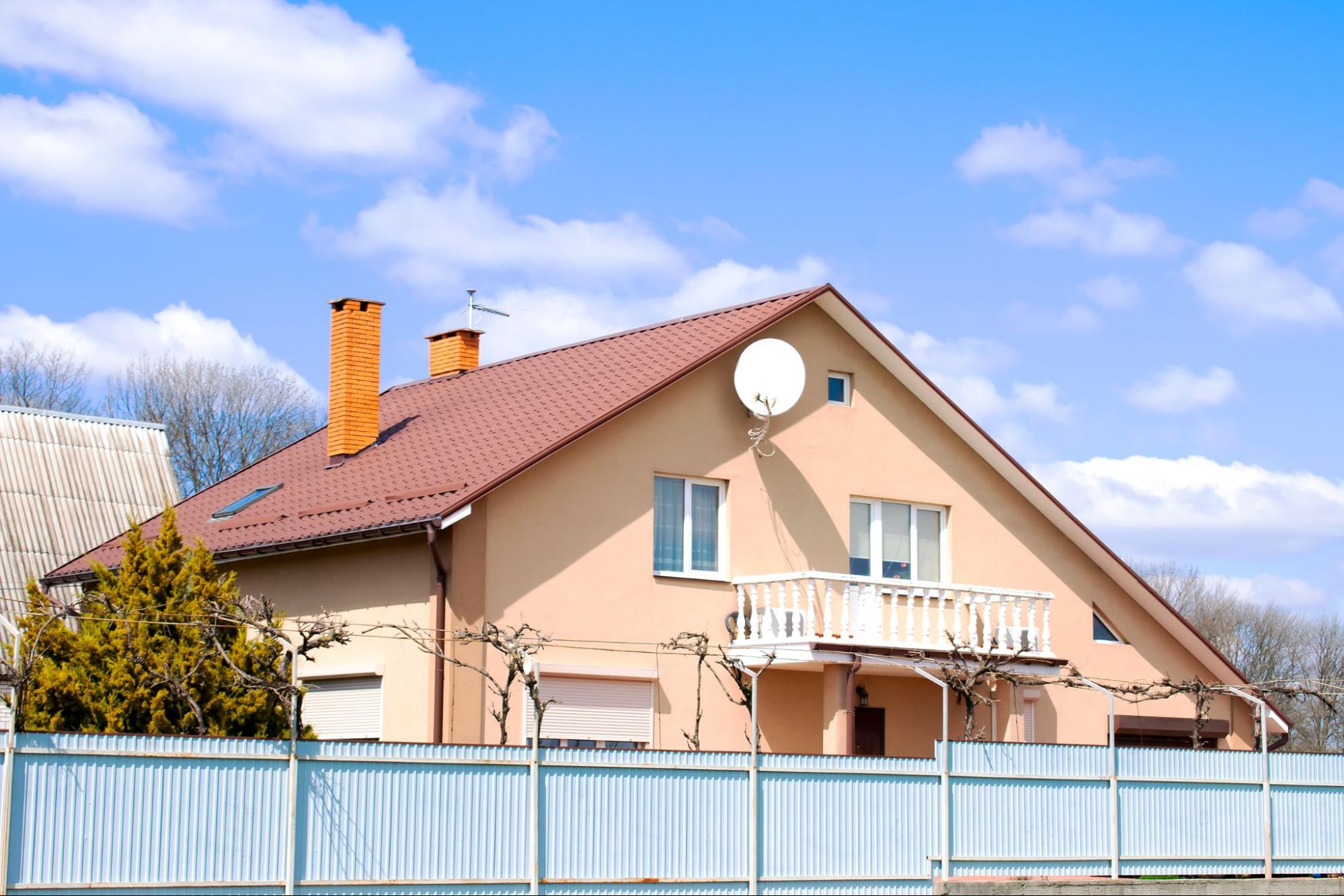 A private suburban house with a custom fence in an eco-friendly cottage community.